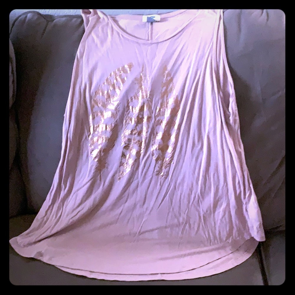 Tank with gold foil feathers